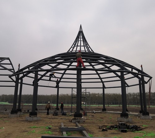 方管圓管組合的網狀造型